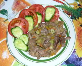 Куриная печень с баклажанами и морковкой