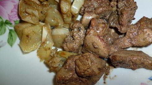 куриная печень с белыми баклажанами