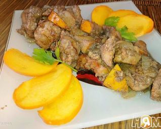 Куриная печень с хурмой
