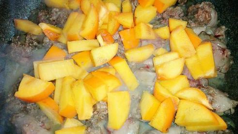 куриная печень с хурмой