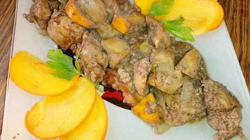 куриная печень с хурмой