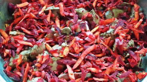 куриная печень с овощами и гречкой