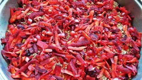 куриная печень с овощами и гречкой