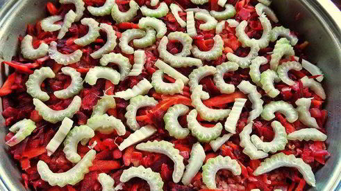 куриная печень с овощами и гречкой