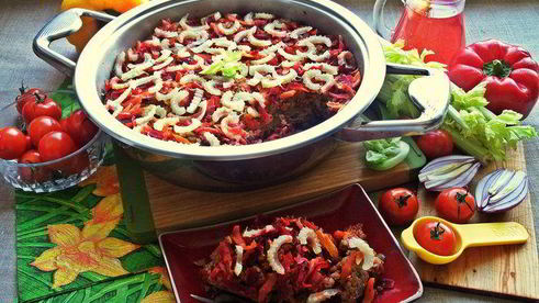 куриная печень с овощами и гречкой