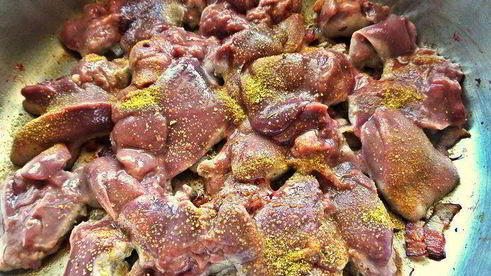 куриная печень с овощами и гречкой