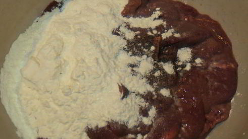 куриная печень с солеными огурцами в мв-скороварке