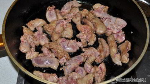 куриная печень в орехово-сметанном соусе