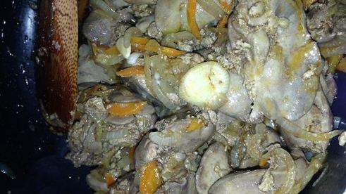 печень куриная, тушеная с карри