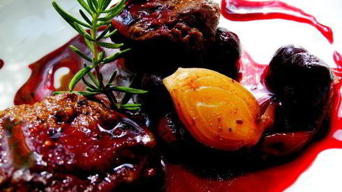 печень с вишней и розмарином