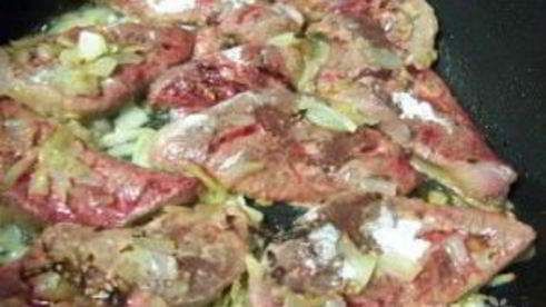 печень свиная тушеная