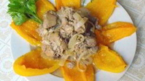 печень, тушеная в белом вине с печеным перцем