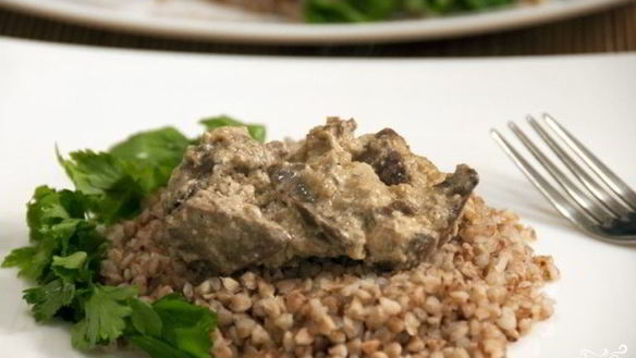 Рецепт Печени, тушеной в сметане с луком