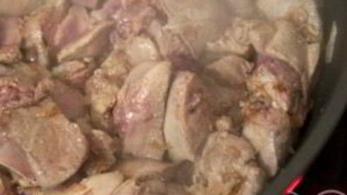 печень, тушеная в сметане с луком