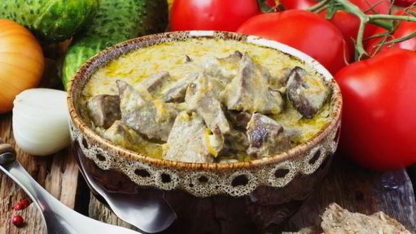 Рецепт Печени тушеной в сметане с морковью