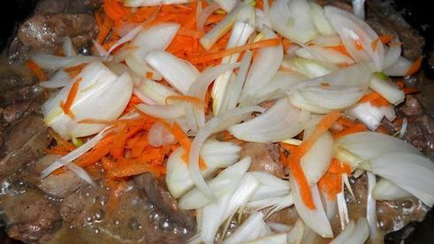 печень тушеная в томатном соку