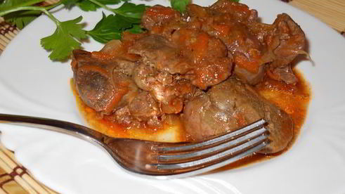 печень тушеная в томатном соку
