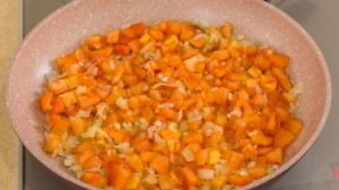 печень в беконе в томатном соусе