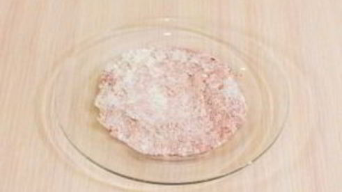 печень, запеченная с помидорами и луком под сыром