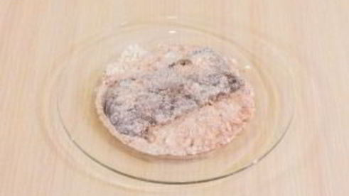 печень, запеченная с помидорами и луком под сыром