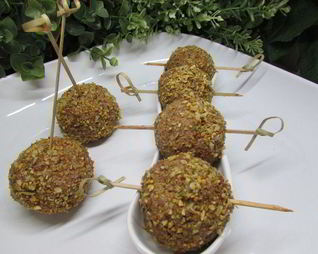 Печеночные шарики с жареным луком в фисташках