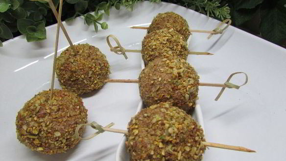 Рецепт Печеночных шариков с жареным луком в фисташках