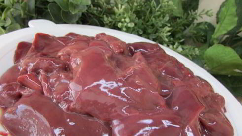 печеночные шарики с жареным луком в фисташках