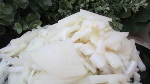 печеночные шарики с жареным луком в фисташках