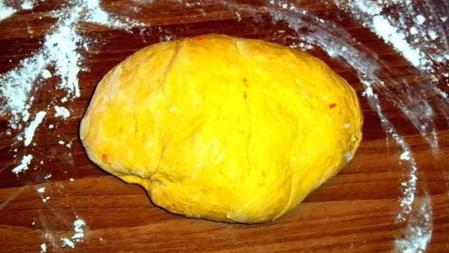 Рецепт морковна-шафранового пельменного тесто