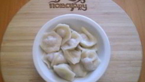 пельмени под соусом