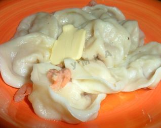 Пельмени с креветками и сыром