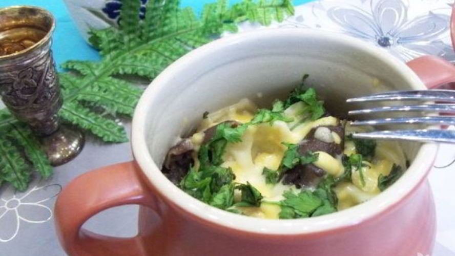 Рецепт пельменей с вешенками в горшочках в микроволновке