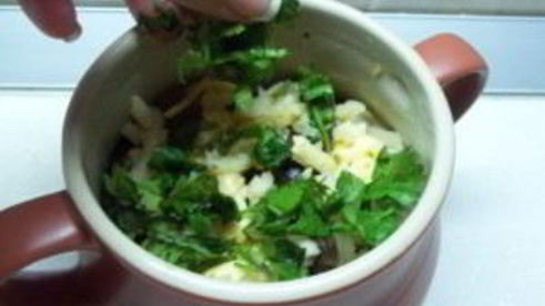 пельмени с вешенками в горшочках в микроволновке