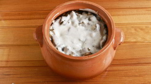 пельмени в горшочках с грибами