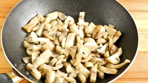 пельмени в горшочках с грибами