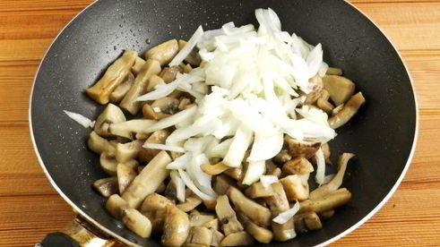 пельмени в горшочках с грибами