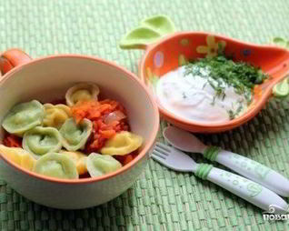 Разноцветные пельмени с рыбой