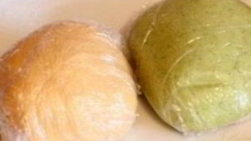 разноцветные пельмени с рыбой