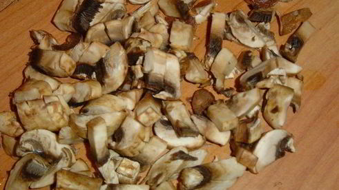 жареные пельмени с грибами и капустой