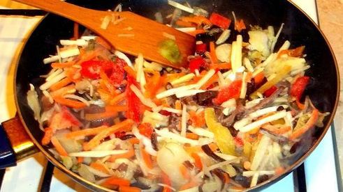 паэлья — быстрый рис с консервированным тунцом