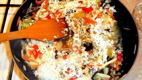 паэлья — быстрый рис с консервированным тунцом