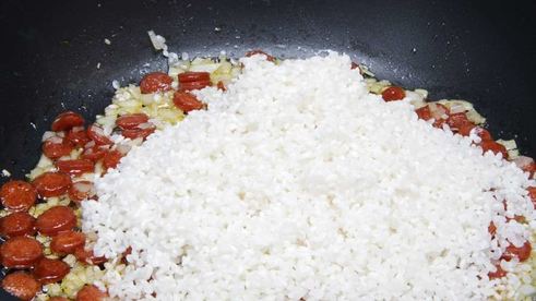 паэлья с креветками и чоризо