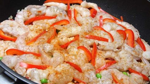 паэлья с креветками и чоризо
