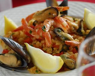 Плов с креветками и мидиями