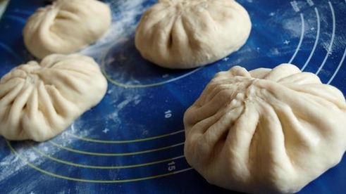 плов с курицей в булочке