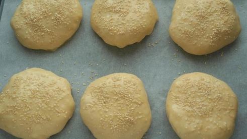 плов с курицей в булочке