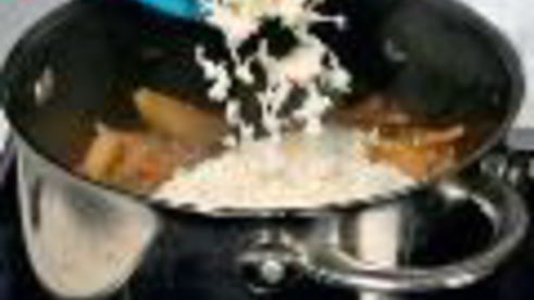 плов с курицей в кастрюле