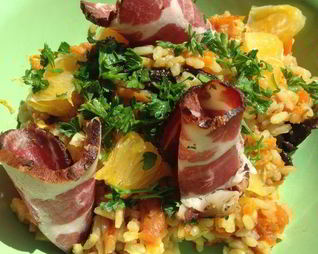 Плов с сухофруктами, апельсинами и копченой корейкой