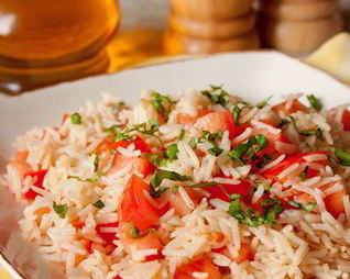 Рисовый пилав с помидорами и базиликом