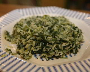 Зеленый плов со шпинатом и луком